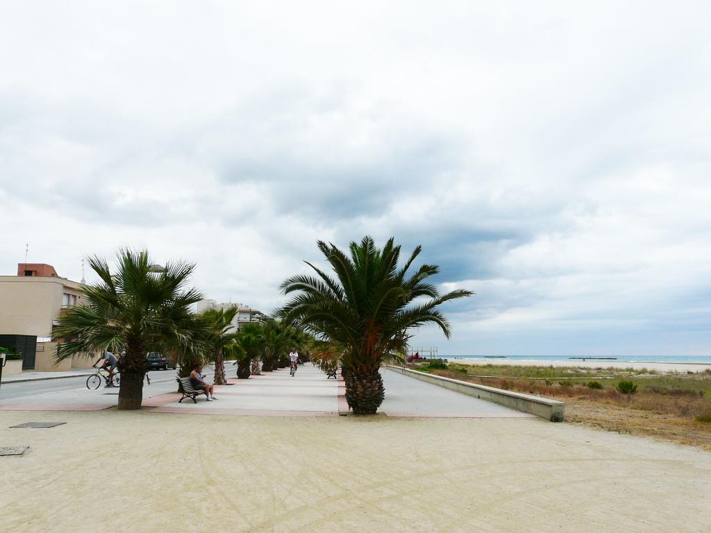 Apart Hotels Mar Blava Cubelles Exterior foto